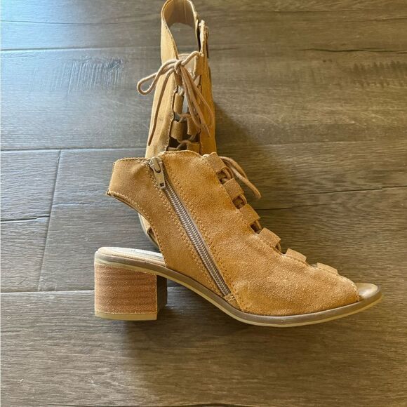 Steve Madden Cognac Adelene Sandal - Picture 3 of 8